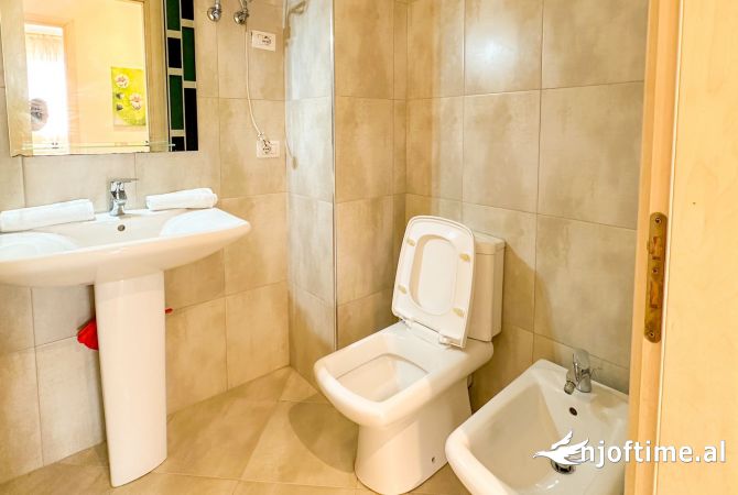 Shtepi me qera Apartament ne Tirane, 2+1, Mobilimi E mobiluar, Pagesa 650  Euro.