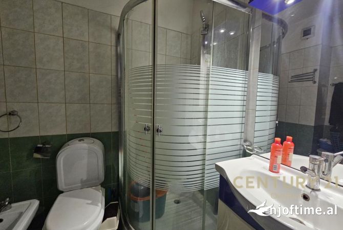Shtepi ne shitje Apartament ne Tirane, 2+1, Mobilimi E mobiluar, Pagesa 125,000  Euro.