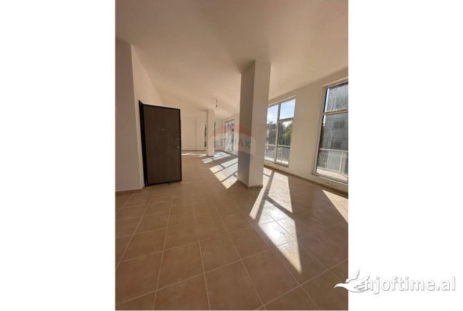 Ambient biznesi me qera 3+1 ne Tirane - 3,000 Euro