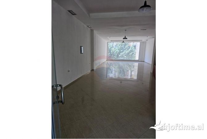 Ambient biznesi me qera 1+1 ne Tirane - 800 Euro