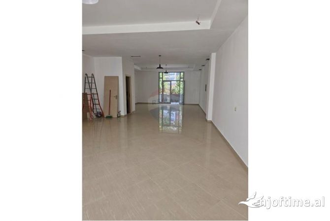 Ambient biznesi me qera 1+1 ne Tirane - 800 Euro