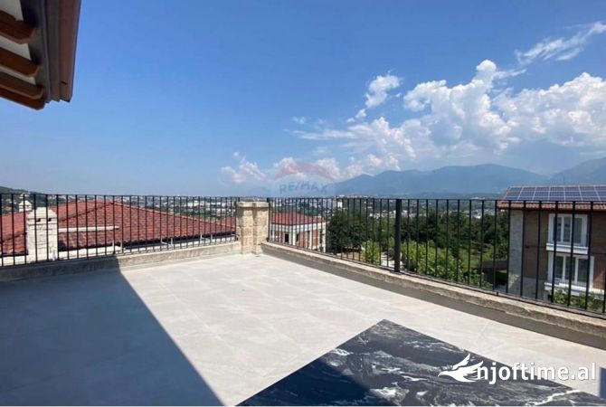 Shtepi me qera Vila Luksoze ne Tirane, 4+1, Mobilimi E mobiluar, Pagesa 3,000  Euro.