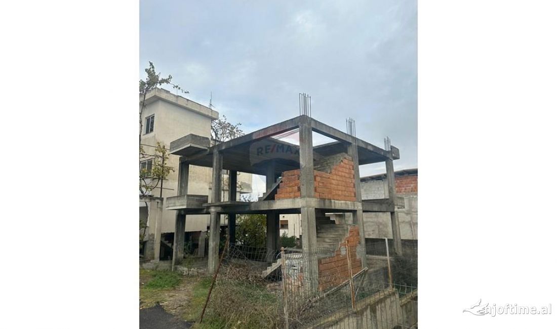 Shtepi ne shitje Shtepi Private ne Tirane, 2+1, Mobilimi Bosh, pa mobiluar, Pagesa 140,000  Euro.