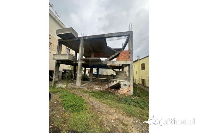 Shtepi ne shitje Shtepi Private ne Tirane, 2+1, Mobilimi Bosh, pa mobiluar, Pagesa 140,000  Euro.