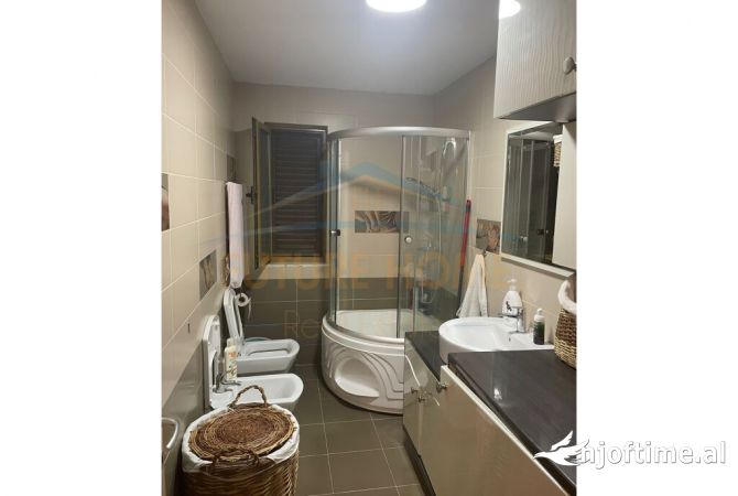 Shtepi me qera 3+1 ne Tirane - 1,000 Euro