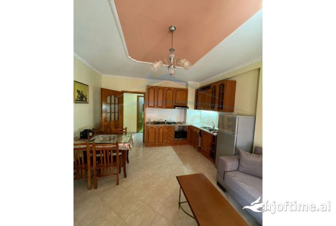Shtepi me qera 2+1 ne Tirane - 450 Euro