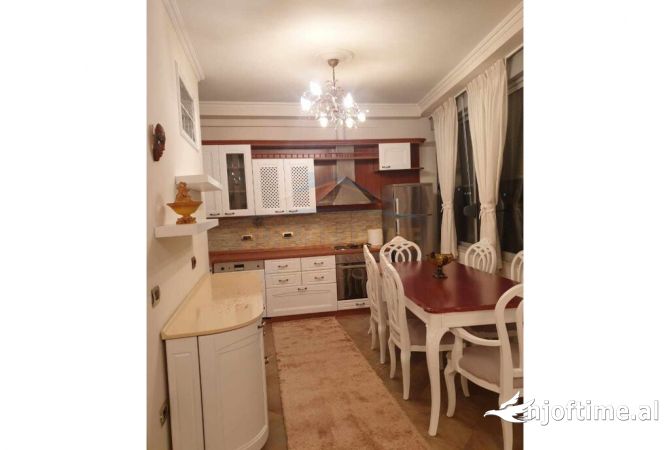 Shtepi me qera 2+1 ne Tirane - 750 Euro