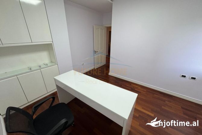 Ambient biznesi me qera 3+1 ne Tirane - 1,300 Euro
