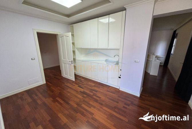 Ambient biznesi me qera 3+1 ne Tirane - 1,300 Euro