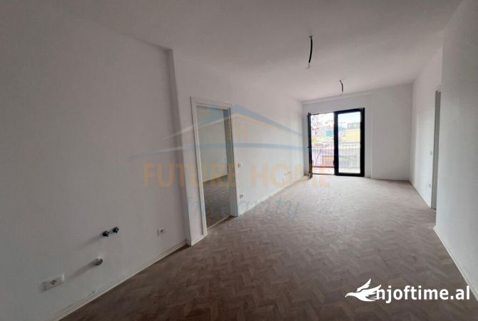 Ambient biznesi me qera 3+1 ne Tirane - 1,300 Euro