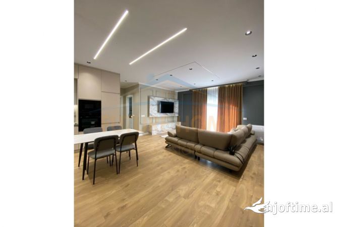 Shtepi me qera 2+1 ne Tirane - 900 Euro