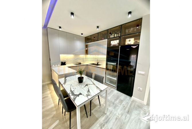 Shtepi me qera 2+1 ne Tirane - 800 Euro