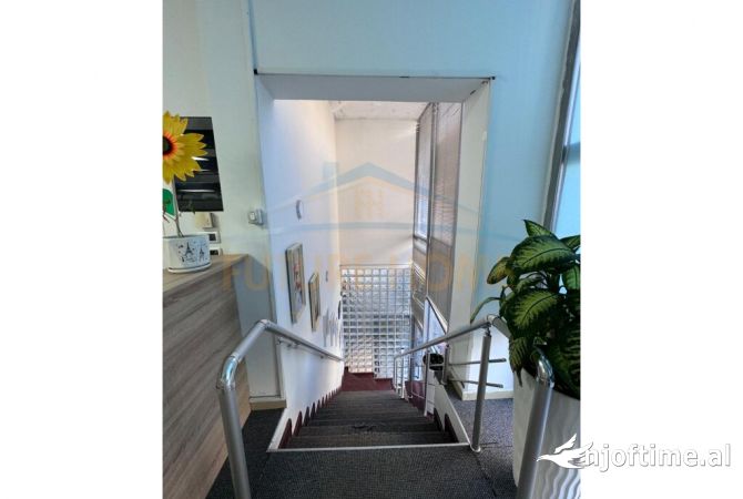 Ambient biznesi me qera 3+1 ne Tirane - 1,600 Euro