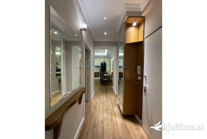 Shtepi me qera 2+1 ne Tirane - 700 Euro
