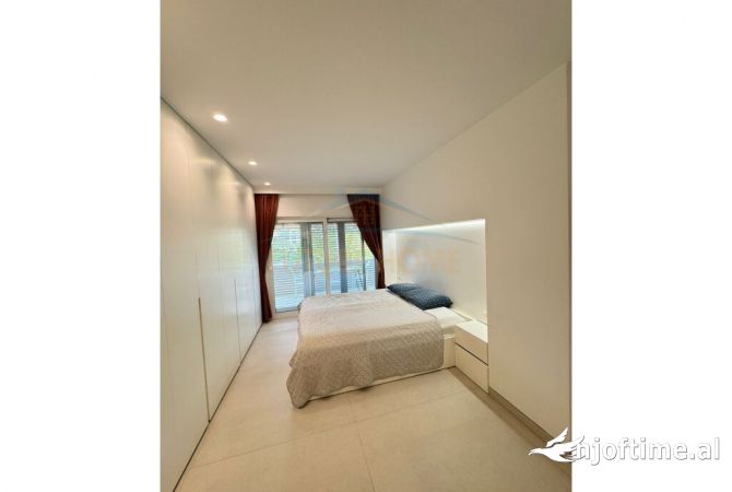 Shtepi ne shitje Apartament ne Tirane, 2+1, Mobilimi E mobiluar, Pagesa 270,000  Euro.