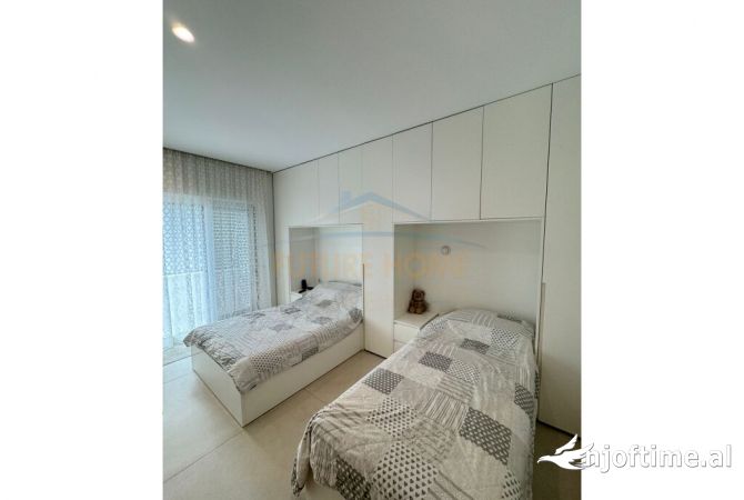 Shtepi ne shitje Apartament ne Tirane, 2+1, Mobilimi E mobiluar, Pagesa 270,000  Euro.