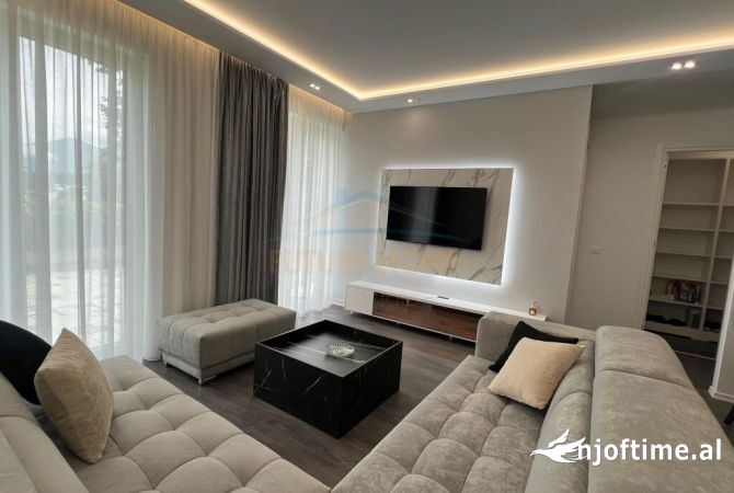 Shtepi me qera 2+1 ne Tirane - 1,700 Euro