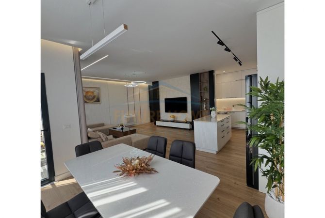 Shtepi ne shitje Apartament ne Tirane, 3+1, Mobilimi E mobiluar, Pagesa 312,000  Euro.
