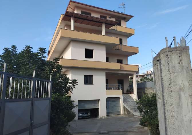 Shtepi ne shitje 7+1 ne Durres - 700,000 Euro