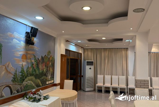 Ambient biznesi me qera 2+1 ne Tirane - 80,000 Leke