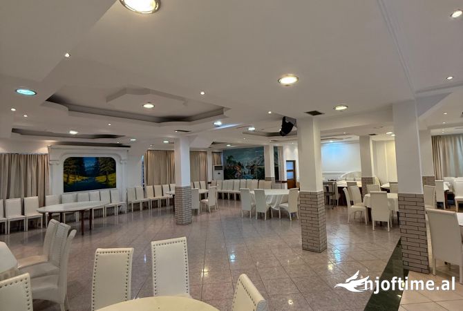 Ambient biznesi me qera 2+1 ne Tirane - 80,000 Leke