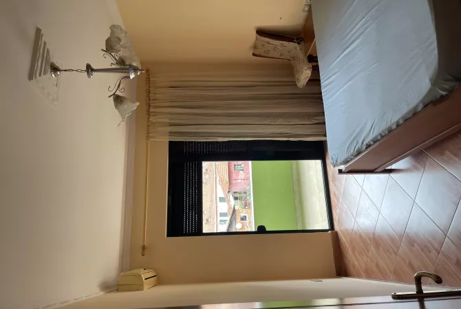 Shtepi me qera 1+1 ne Tirane - 50,000 Leke