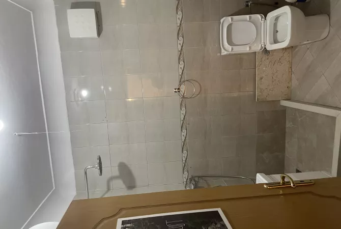 Shtepi me qera Apartament ne Tirane, 1+1, Mobilimi E mobiluar, Pagesa 50,000  Leke.