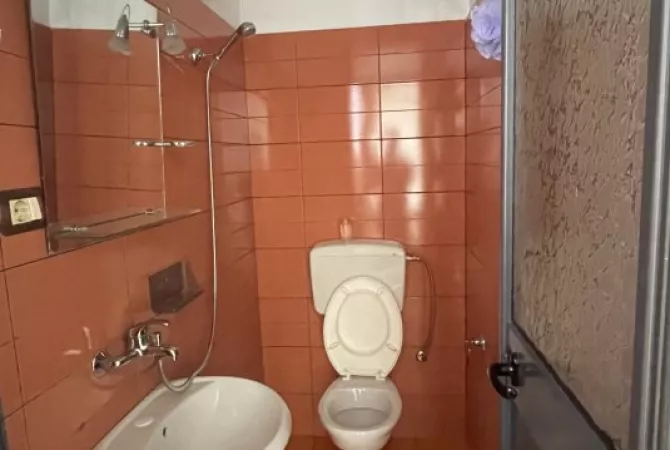 Shtepi me qera 1+1 ne Tirane - 30,000 Leke