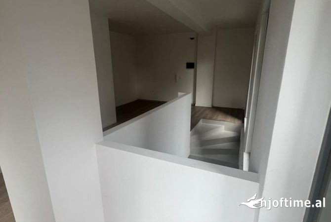 Ambient biznesi me qera 3+1 ne Tirane - 2,500 Euro