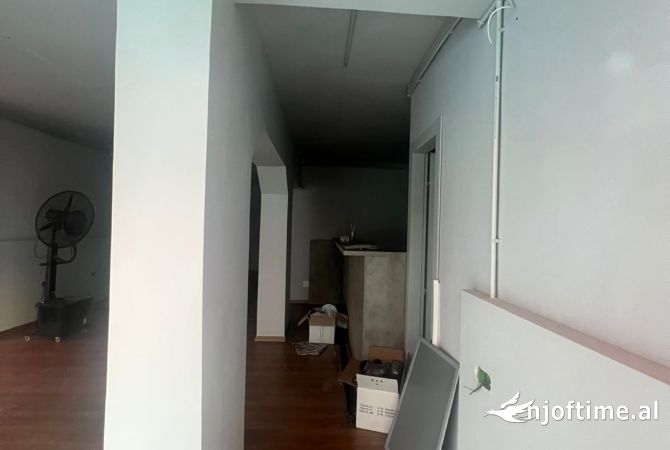 Ambient biznesi me qera 1+1 ne Tirane - 1,000 Euro