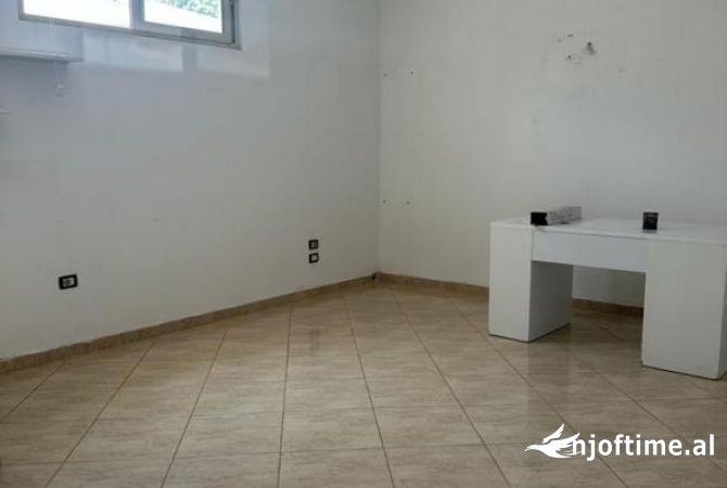 Ambient biznesi me qera 3+1 ne Tirane - 70,000 Leke