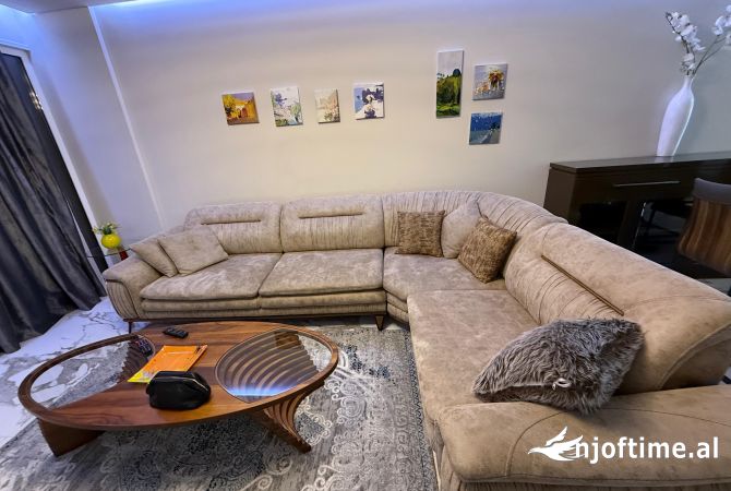 Shtepi me qera Apartament ne Tirane, 2+1, Mobilimi E mobiluar, Pagesa 1,200  Euro.