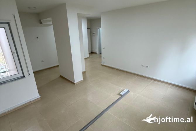 Ambient biznesi me qera 3+1 ne Tirane - 950 Euro