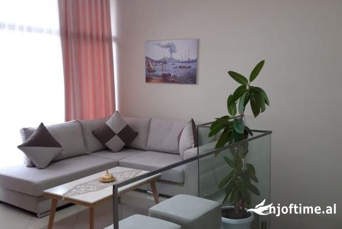 Shtepi me qera Apartament ne Tirane, 2+1, Mobilimi E mobiluar, Pagesa 80,000  Leke.