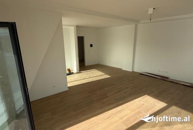 Ambient biznesi me qera 3+1 ne Tirane - 2,500 Euro