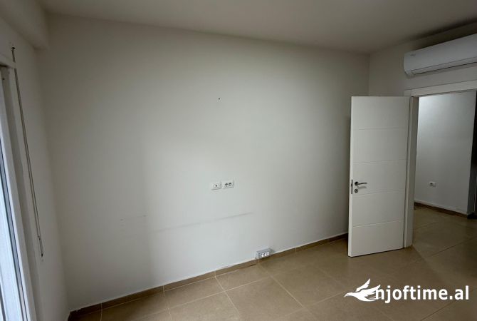Ambient biznesi me qera 3+1 ne Tirane - 950 Euro