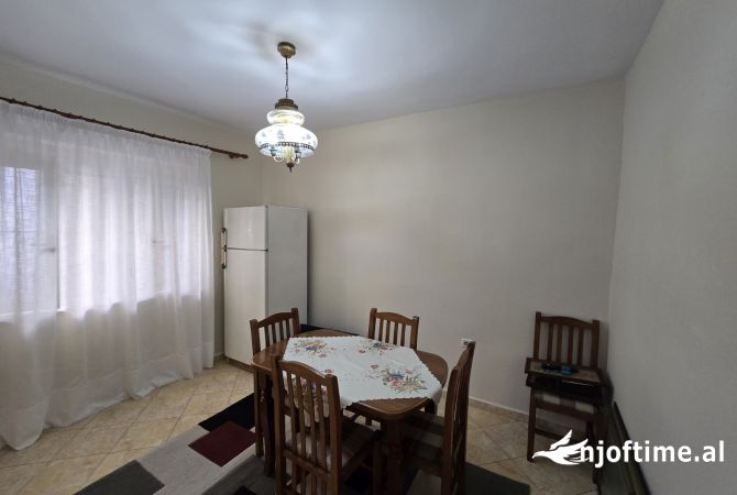 Shtepi me qera Apartament ne Tirane, 2+1, Mobilimi E mobiluar, Pagesa 550  Euro.