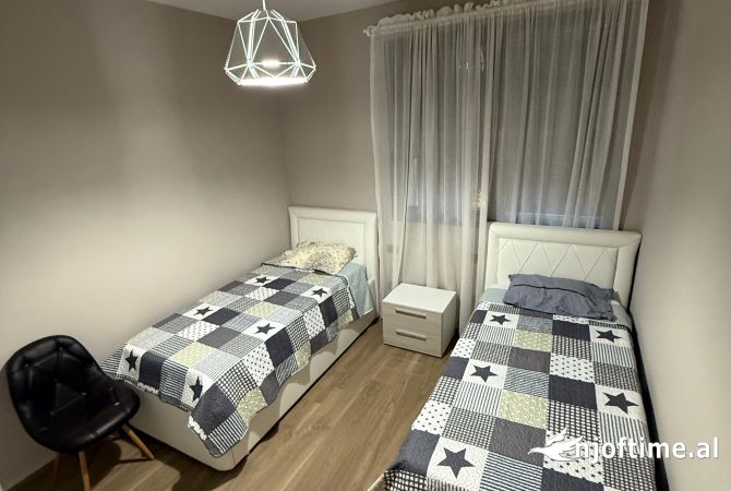 Shtepi me qera Apartament ne Tirane, 3+1, Mobilimi E mobiluar, Pagesa 800  Euro.