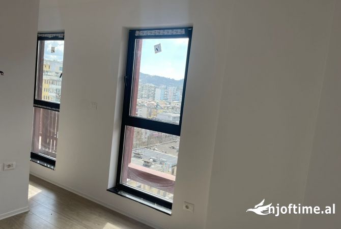 AMBIENT BIZNESI ME QERA TE GARDEN BUILDING 