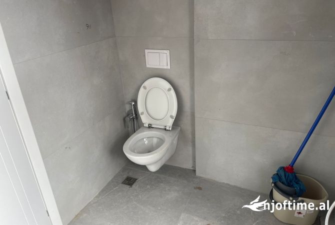 AMBIENT BIZNESI ME QERA TE GARDEN BUILDING 