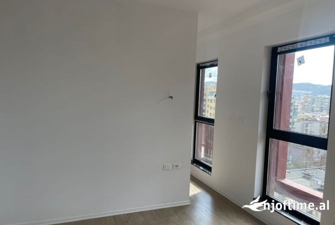 AMBIENT BIZNESI ME QERA TE GARDEN BUILDING 