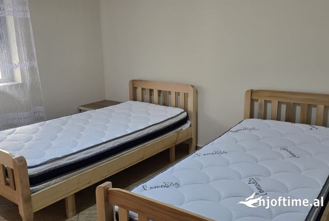 Shtepi me qera Apartament ne Tirane, 2+1, Mobilimi Pjeserisht e mobiluar, Pagesa 700  Euro.