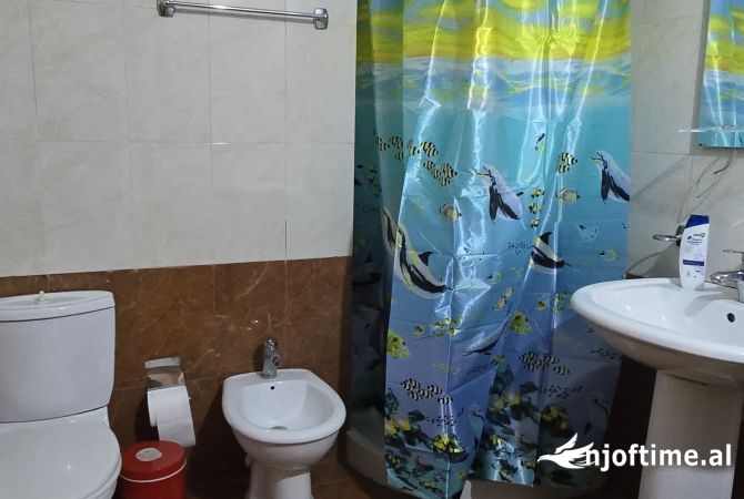 Shtepi me qera Apartament ne Tirane, 2+1, Mobilimi Pjeserisht e mobiluar, Pagesa 700  Euro.