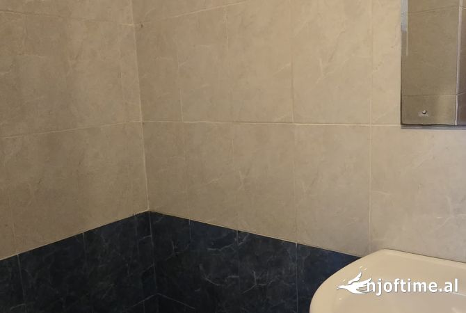 Shtepi me qera Apartament ne Tirane, 2+1, Mobilimi Pjeserisht e mobiluar, Pagesa 700  Euro.