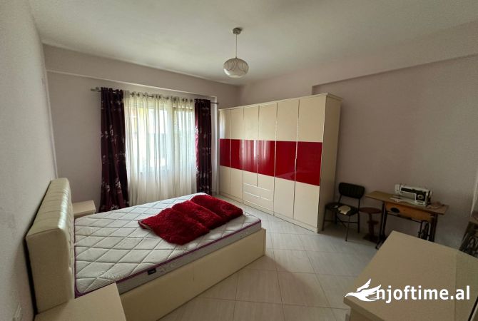 Shtepi me qera Apartament ne Tirane, 3+1, Mobilimi E mobiluar, Pagesa 600  Euro.