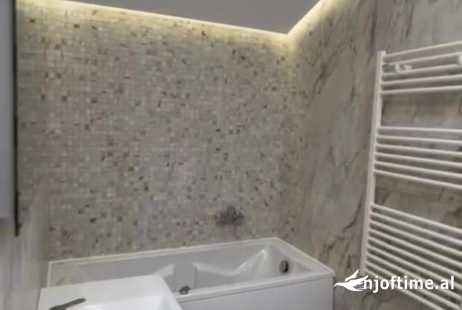 Shtepi me qera Penthose(kati i fundit panoramik) ne Tirane, 3+1, Mobilimi E mobiluar, Pagesa 1,500  Euro.