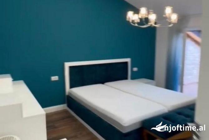 Shtepi me qera Penthose(kati i fundit panoramik) ne Tirane, 3+1, Mobilimi E mobiluar, Pagesa 1,500  Euro.