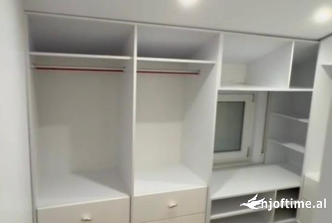 Shtepi me qera Penthose(kati i fundit panoramik) ne Tirane, 3+1, Mobilimi E mobiluar, Pagesa 1,500  Euro.