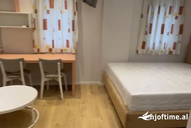 Shtepi me qera Apartament ne Tirane, Garsoniere, Mobilimi E mobiluar, Pagesa 460  Euro.