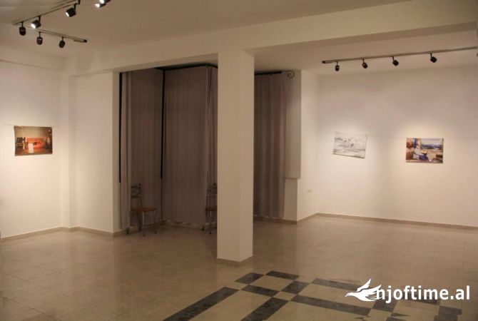 Ambient biznesi me qera 3+1 ne Tirane - 500 Euro